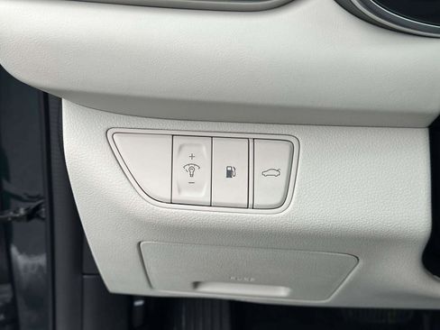 Used 2024 Genesis G70 2.5T image 20