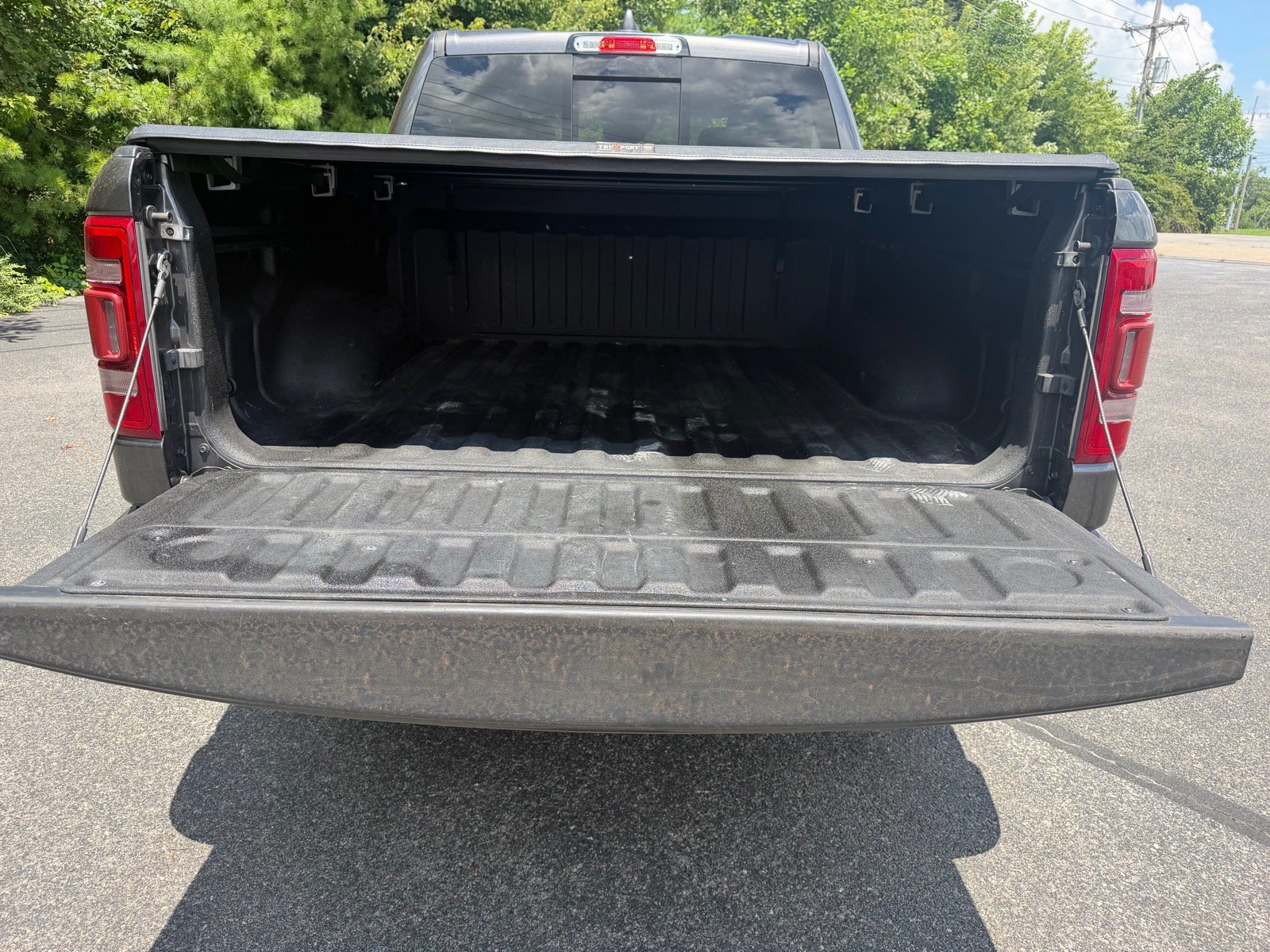 Used 2022 RAM 1500 Laramie AWD/4WD image 18