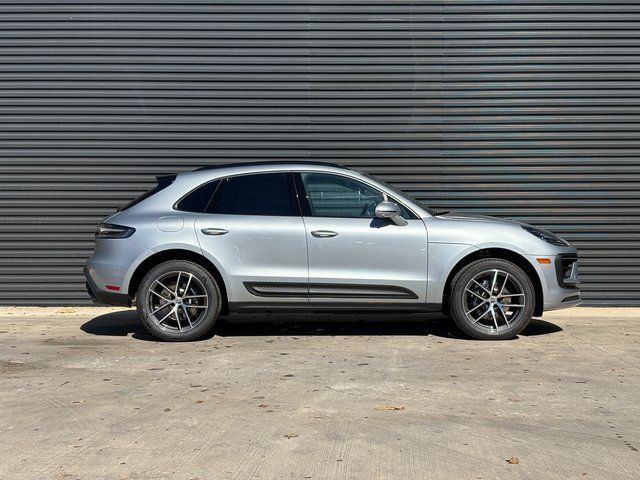 Used 2026 Porsche Macan AWD/4WD image 8