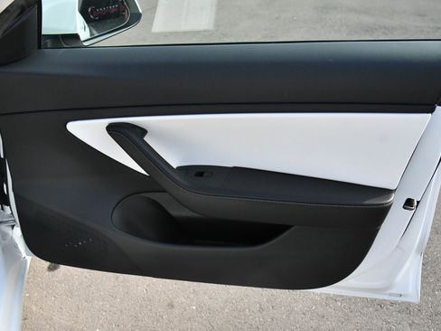 Used 2021 Tesla Model 3 Standard Range Plus image 40