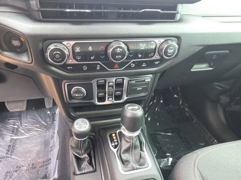 Used 2024 Jeep Wrangler Sport S image 19