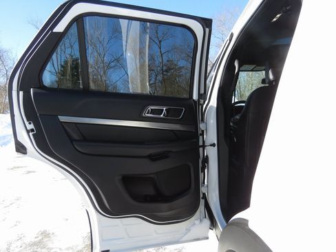 Used 2018 Ford Explorer XLT w/ Equipment Group 202A image 20