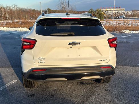 Used 2025 Chevrolet Trax ACTIV w/ Sunroof Package image 9