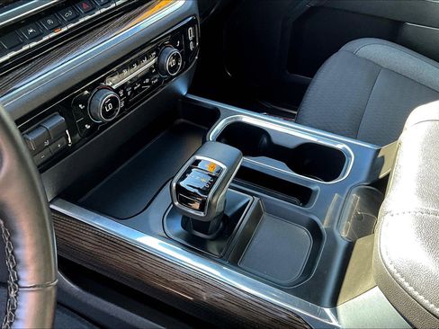 Used 2025 Chevrolet Silverado 1500 LT Trail Boss w/ Convenience Package II image 11