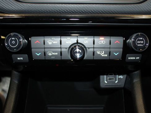 New 2026 Jeep Compass Limited image 19