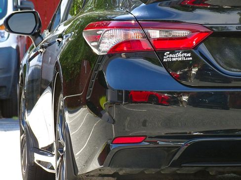 Used 2022 Toyota Camry SE FWD image 11