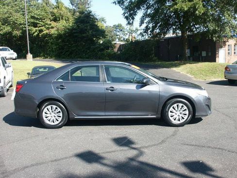 Used 2013 Toyota Camry LE image 4
