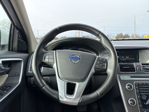 Used 2016 Volvo XC60 T6 w/ Climate Package image 14