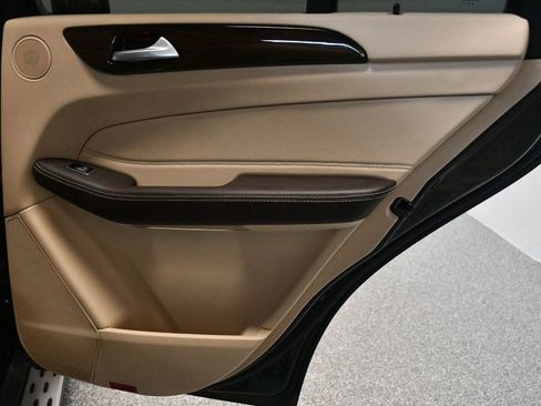 Used 2019 Mercedes-Benz GLE 400 4MATIC image 25