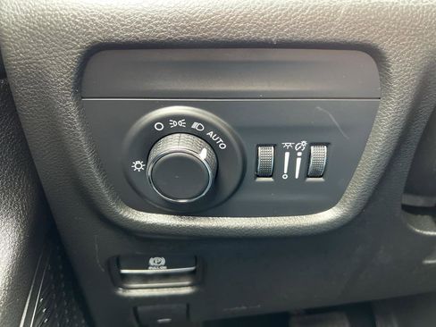 Certified 2023 Jeep Grand Cherokee Altitude image 24