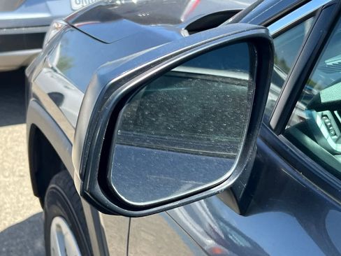 Used 2021 Toyota RAV4 LE image 8