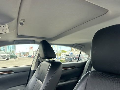 Used 2015 Lexus ES 350 w/ Luxury Package FWD image 5