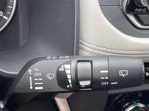 Used 2023 Nissan Rogue SV AWD/4WD image 20