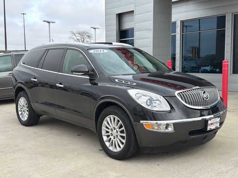 Used 2011 Buick Enclave CXL image 2