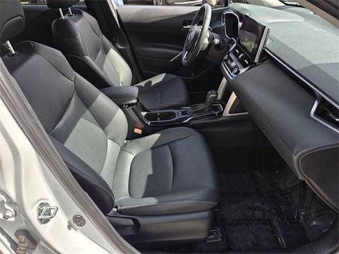 Used 2023 Toyota Corolla Cross XLE w/ Convenience Package image 15