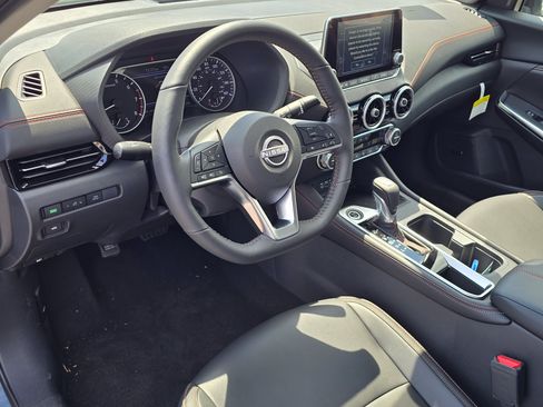 Used 2025 Nissan Sentra SR w/ SR Premium Package FWD image 18