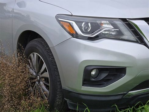 Used 2019 Nissan Pathfinder SL image 4