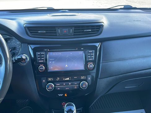 Used 2017 Nissan Rogue AWD image 11