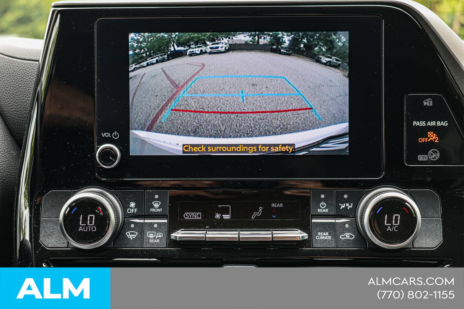 Used 2024 Toyota Highlander LE FWD image 28