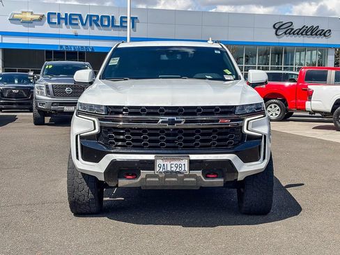 Used 2022 Chevrolet Tahoe Z71 w/ Luxury Package AWD/4WD image 6