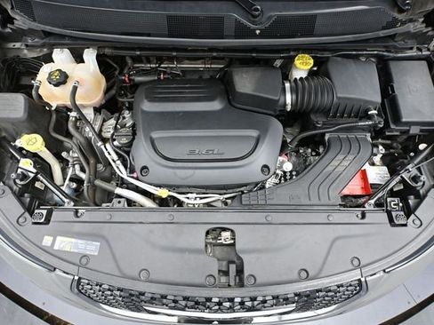 Used 2022 Chrysler Pacifica Touring-L image 52