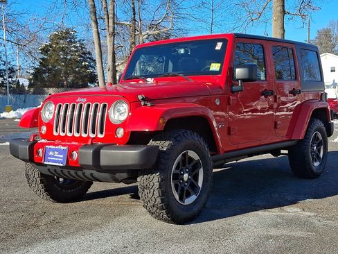 Used 2017 Jeep Wrangler Unlimited Sahara w/ Connectivity Group image 3