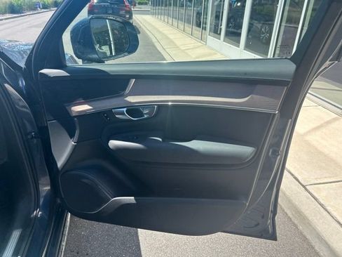 Certified 2025 Volvo XC90 B6 Plus AWD/4WD image 14