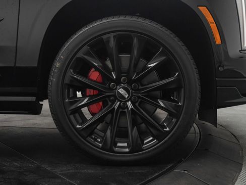 Used 2025 Cadillac Escalade V w/ LPO, ONYX Package image 40