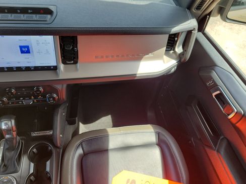 Certified 2025 Ford Bronco Outer Banks w/ Sasquatch Package AWD/4WD image 16