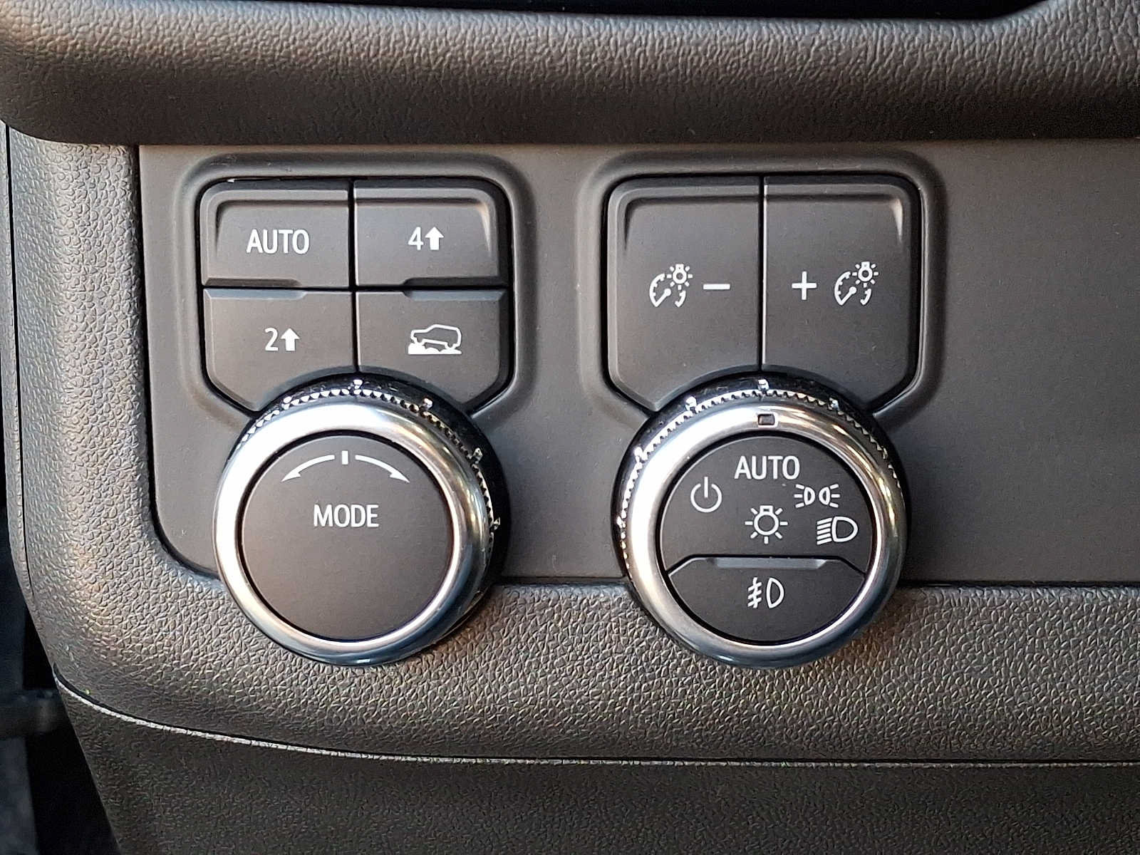 Used 2025 GMC Yukon Denali AWD/4WD image 26