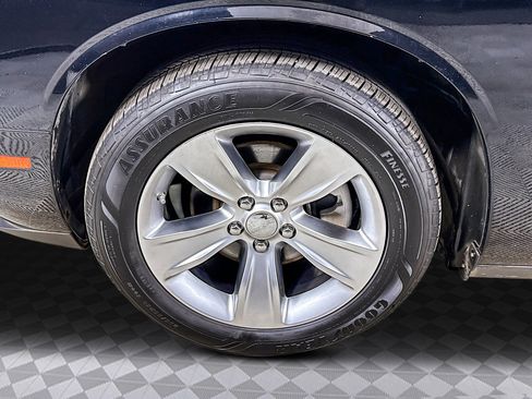 Used 2022 Dodge Challenger SXT image 35