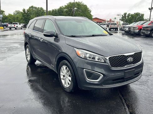 Used 2017 Kia Sorento AWD image 7