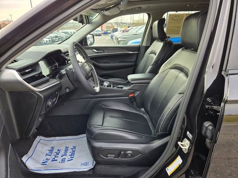 Used 2024 Jeep Grand Cherokee Limited 4xe w/ Luxury Tech Group II image 17