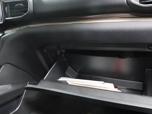 Used 2022 Ford Explorer Limited image 33