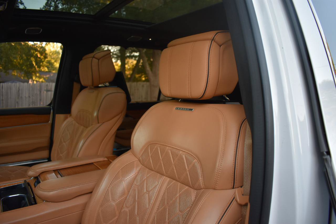 Used 2023 Jeep Grand Wagoneer L Series III w/ Rear Seat Video Group 1 AWD/4WD image 14