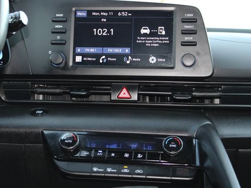 Used 2025 Hyundai Elantra Sport FWD image 23
