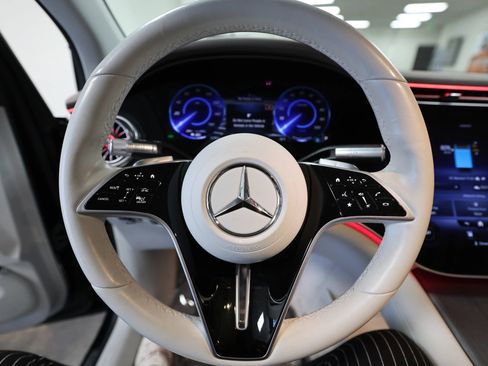 Used 2023 Mercedes-Benz EQS 580 4MATIC SUV image 34