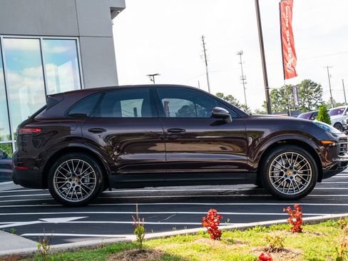 Used 2023 Porsche Cayenne Platinum Edition AWD/4WD image 11