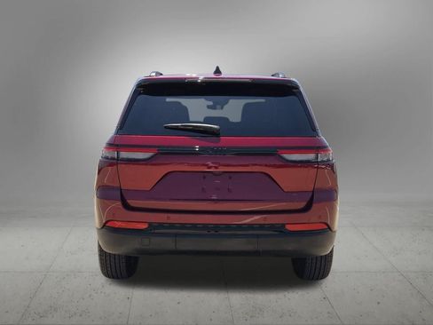 Used 2025 Jeep Grand Cherokee Altitude RWD image 5