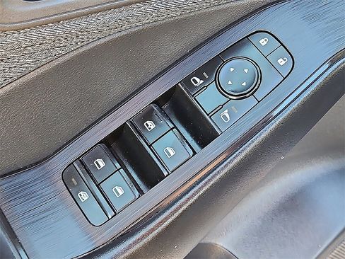 Used 2023 Nissan Rogue S image 18