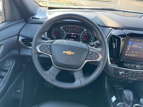 Used 2023 Chevrolet Traverse LT image 13
