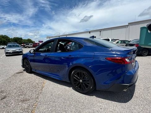 Used 2025 Toyota Camry SE FWD image 4