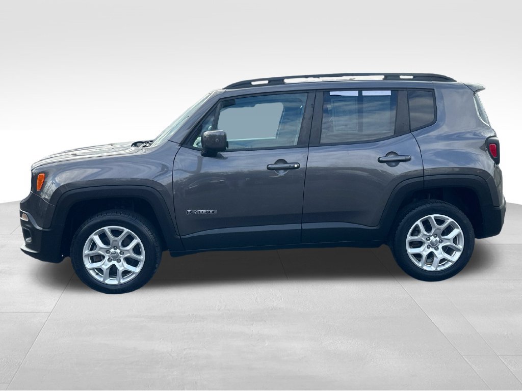 Used 2017 Jeep Renegade Latitude w/ Cold Weather Group AWD/4WD image 4
