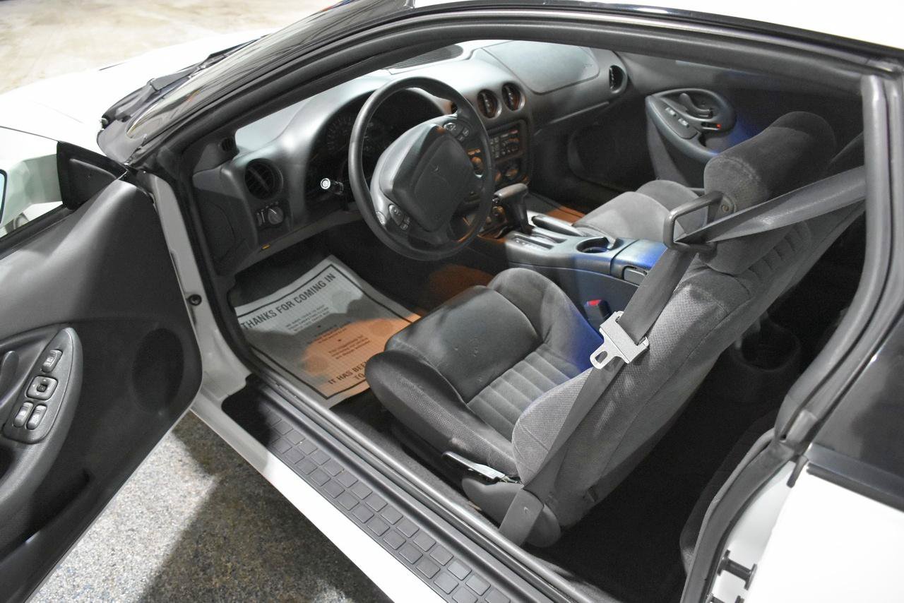Used 1997 Pontiac Firebird Coupe w/ Opt Pkg RWD image 10