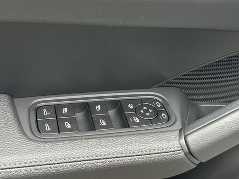 Certified 2025 Porsche Cayenne S image 28