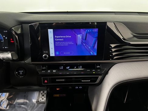 Certified 2025 Toyota Camry SE FWD image 18