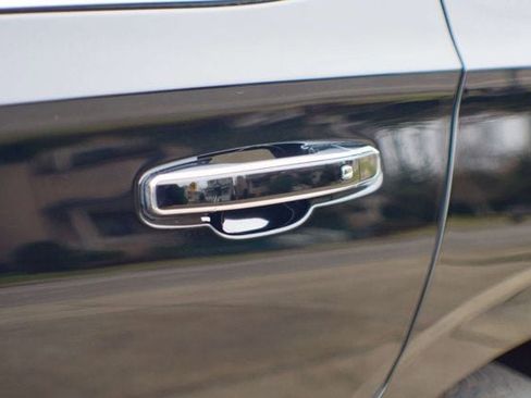 Used 2023 GMC Yukon Denali image 17