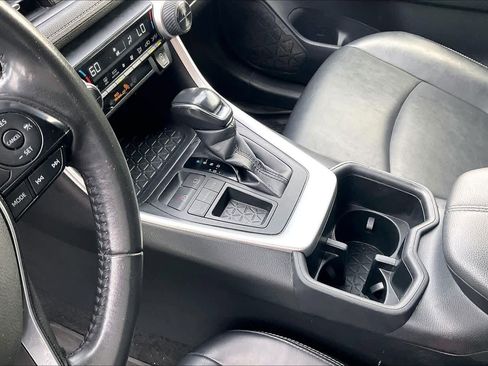 Used 2023 Toyota RAV4 XLE Premium image 16