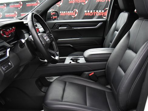 Used 2024 GMC Acadia Elevation image 19