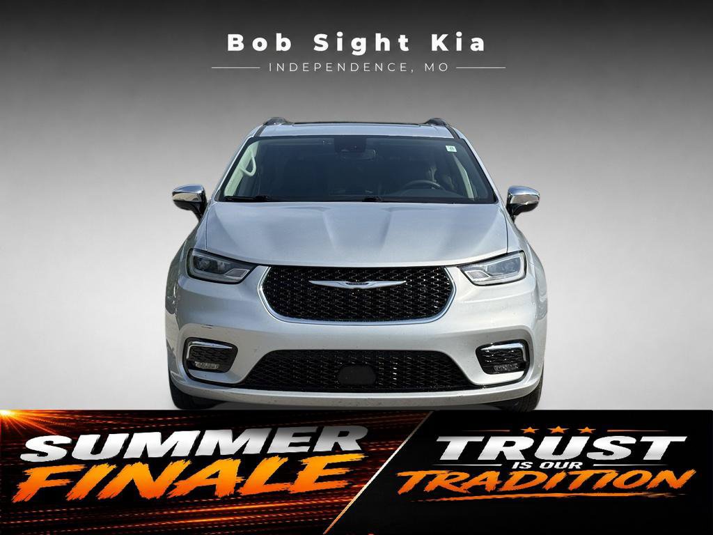 Used 2023 Chrysler Pacifica Limited FWD image 24